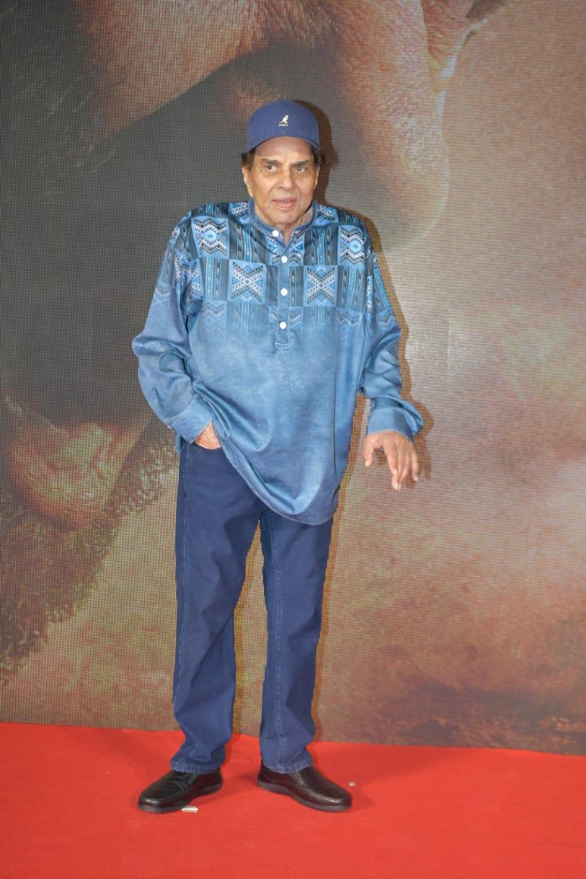 The iconic Dharmendra graced the Gadar 2 success party